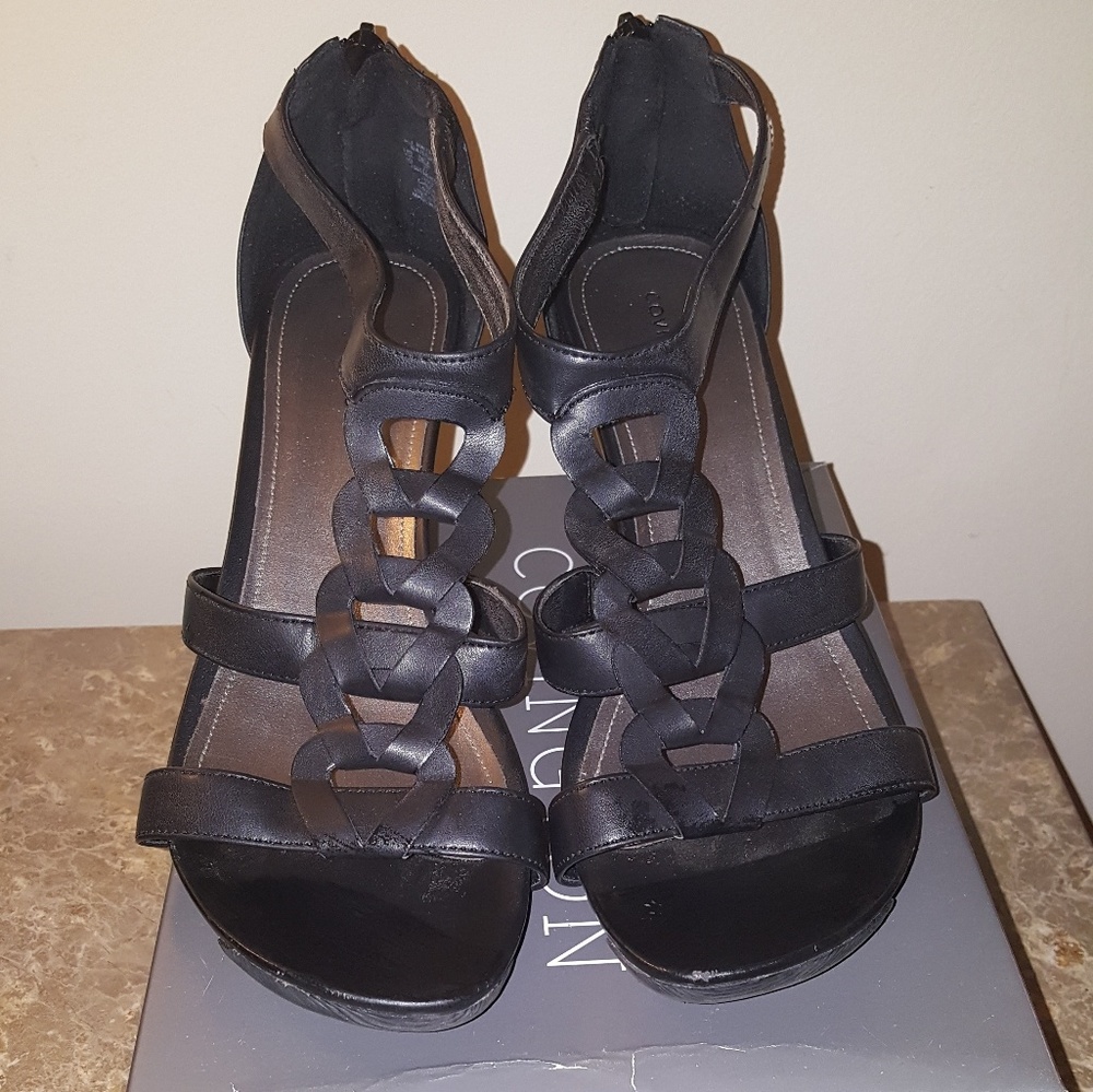 Ladies size 10 Covington black sandal